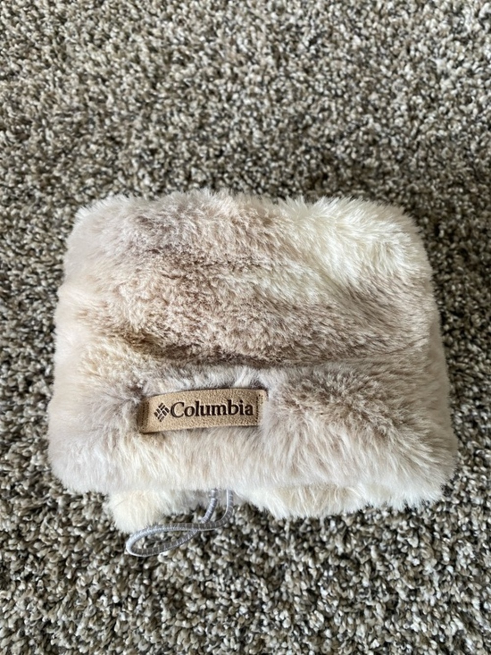 Like new! Columbia Plush Faux Fur Headband in Beige